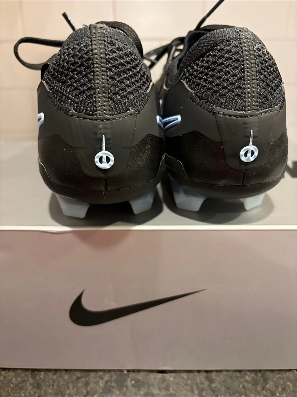 Nike Tiempo Legend 10 Elite FG Men’s 7.5/Women’s 9 NWB and Shoe bag